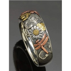 Мужское кольцо с цветком и стрекозой